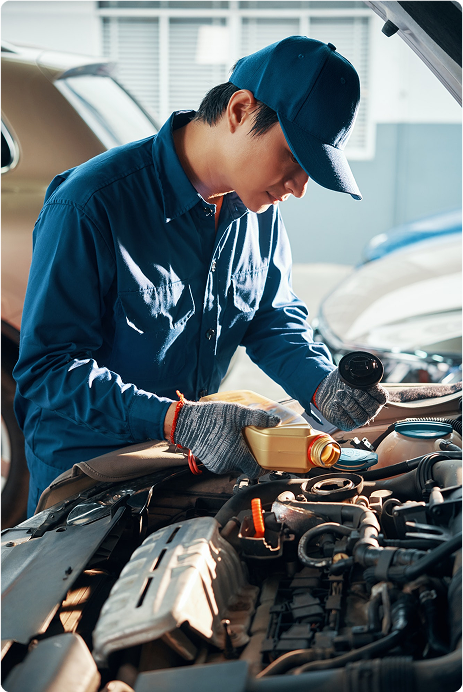 Figure → service-worker-pouring-engine-oil.jpg